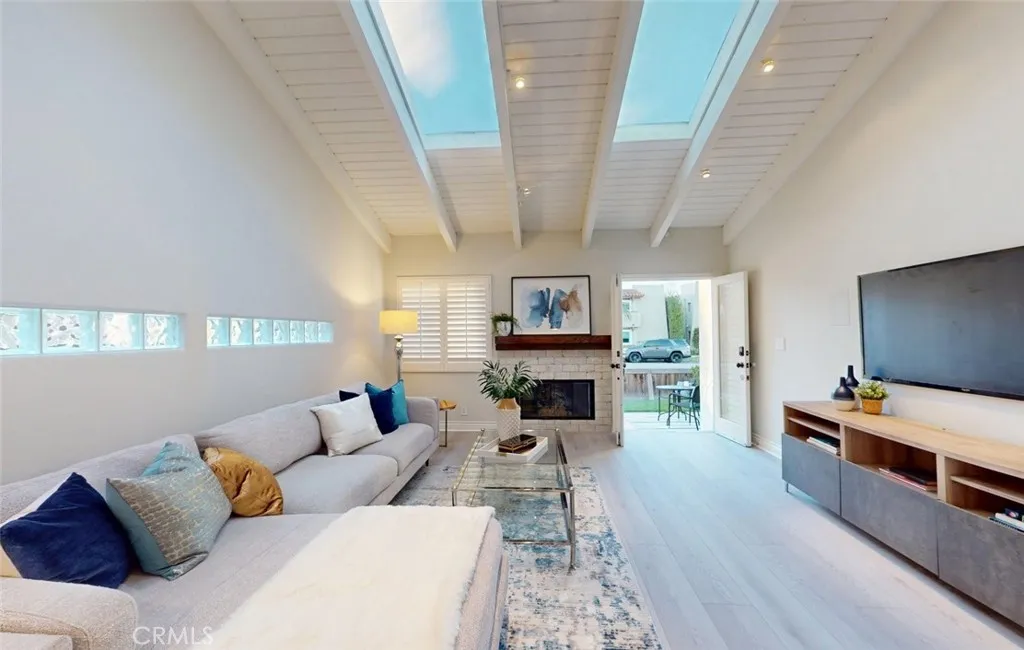 Additional image 11 of 322 12 th St, Huntington Beach, CA 92648