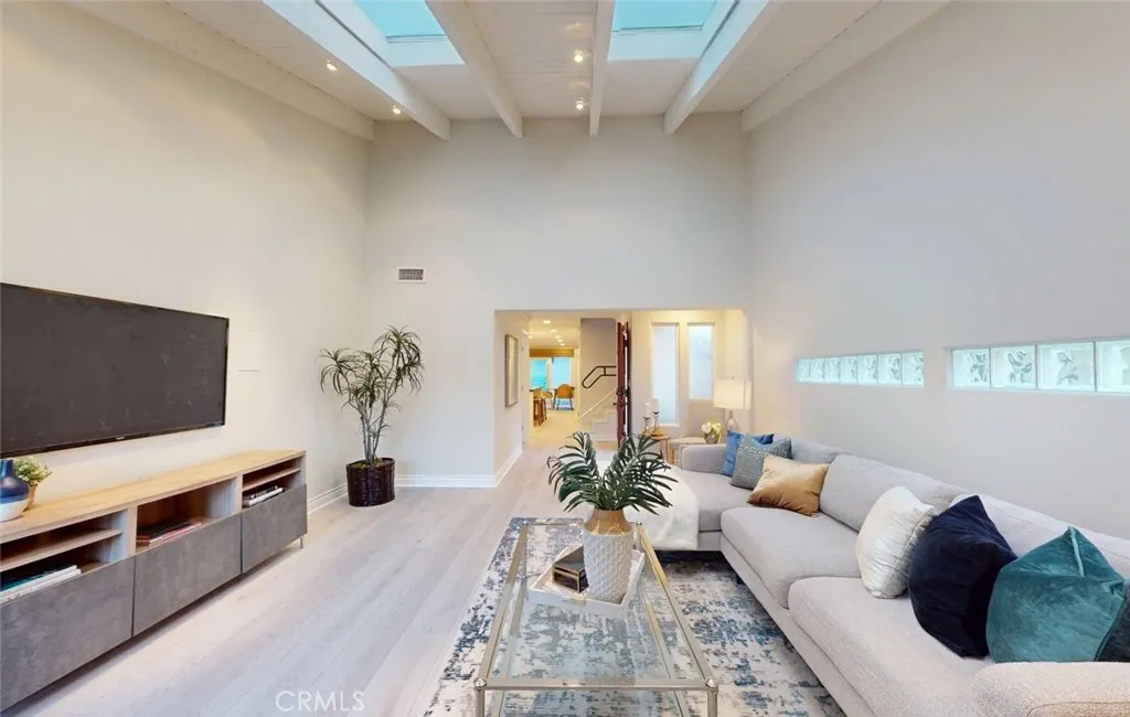 Additional image 72 of 322 12 th St, Huntington Beach, CA 92648