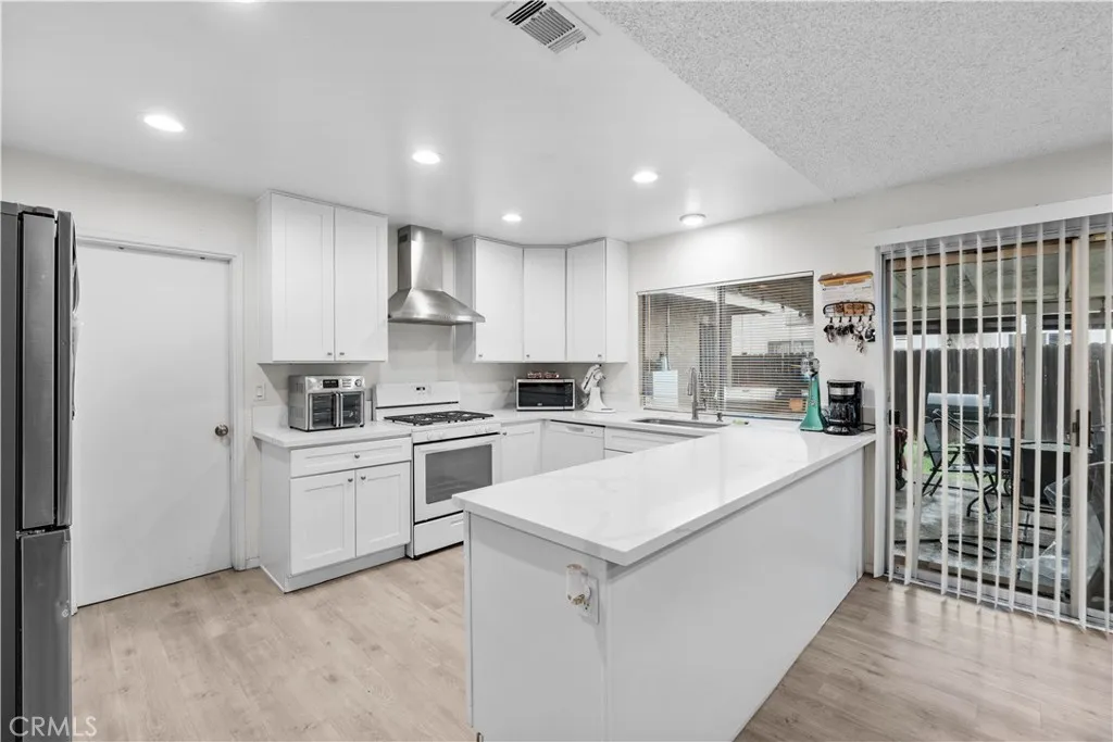 Additional image 39 of 554 W Mariposa Dr, Rialto, CA 92376