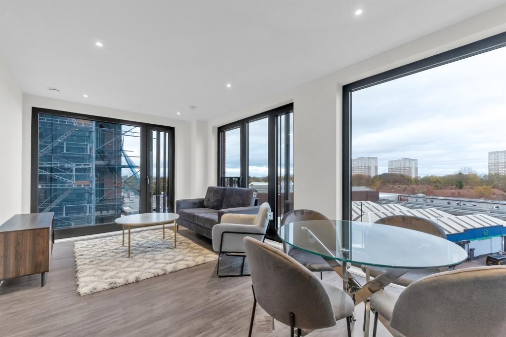 Additional image 18 of Belmont Wharf, Glasswater Locks, B4