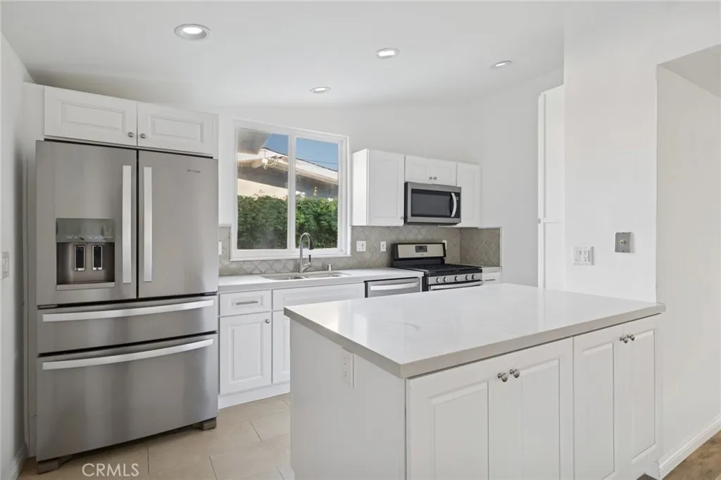 Additional image 9 of 305 Nassau Road, Costa Mesa, CA 92626