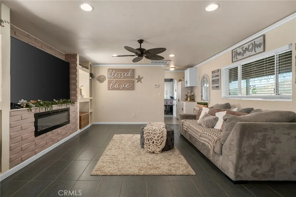 Additional image 62 of 826 W Main St, Riverside, CA 92507