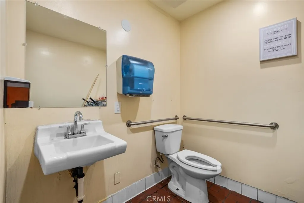 Additional image 59 of 101 N Victory Boulevard Unit E, Los Angeles, CA 91502