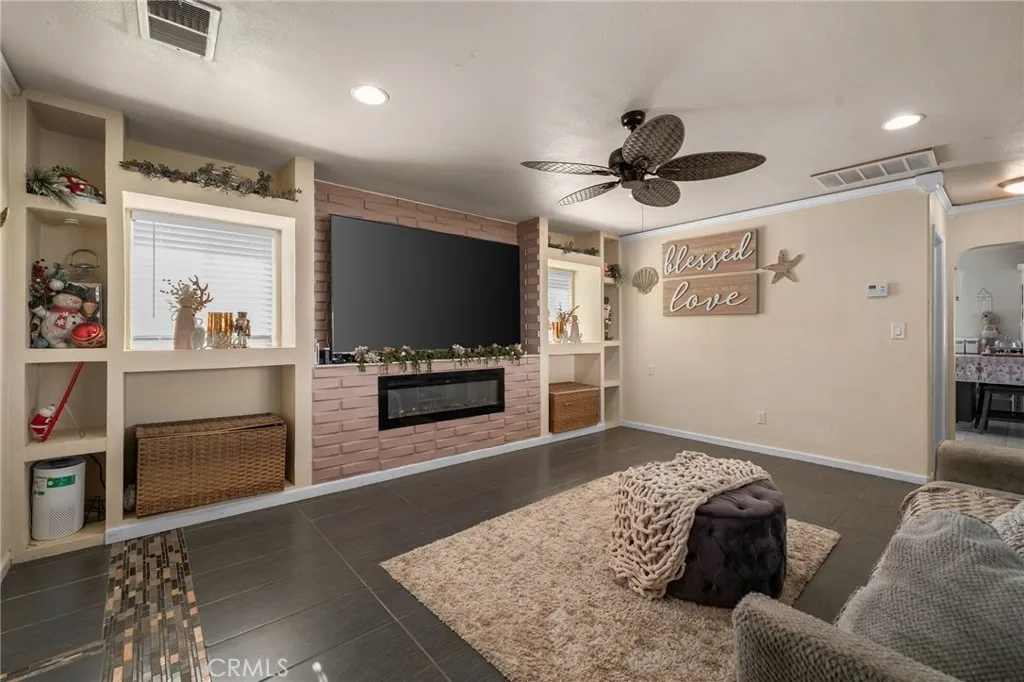 Additional image 12 of 826 W Main St, Riverside, CA 92507