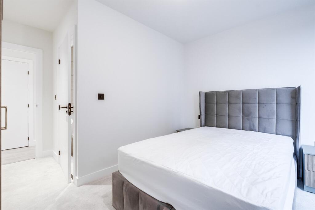 Additional image 9 of Ashted Wharf, Glasswater Locks, B4