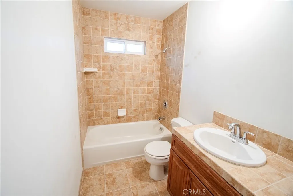 Additional image 4 of 22481 Los Rogues Dr, Saugus, CA 91350