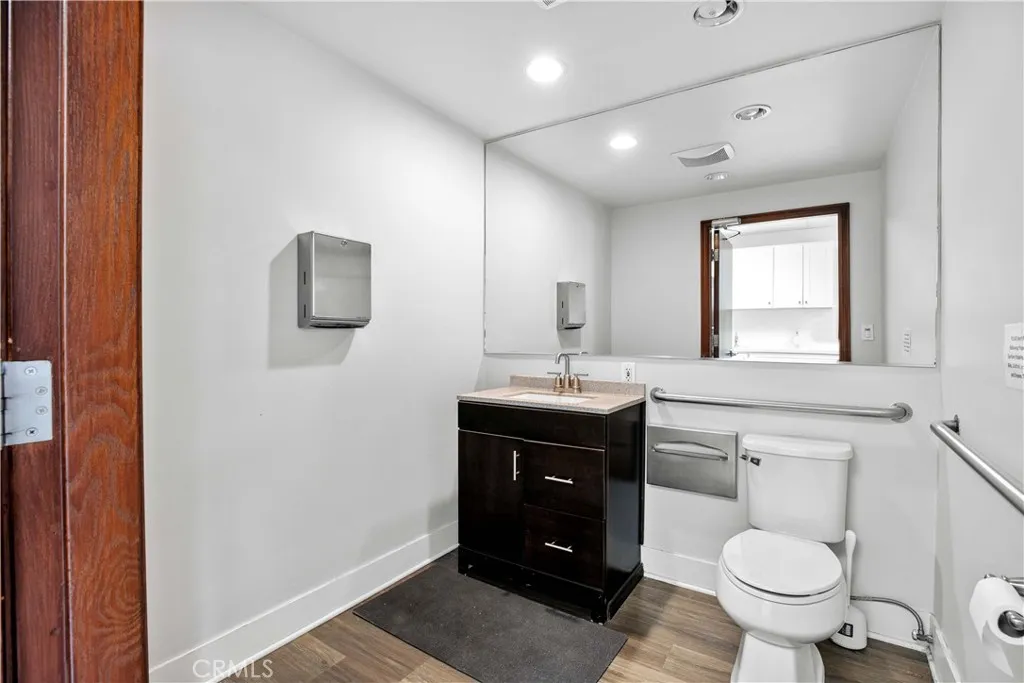 Additional image 30 of 842 Foothill Boulevard, La Canada Flintridge, CA 91011