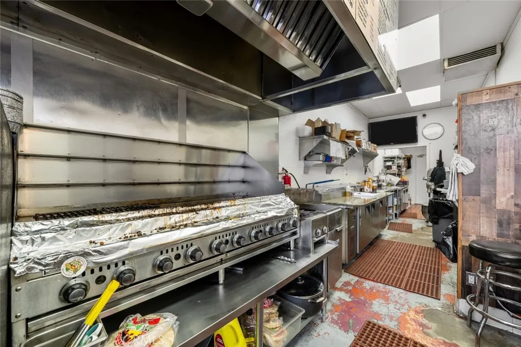 Additional image 31 of 101 N Victory Boulevard Unit E, Los Angeles, CA 91502