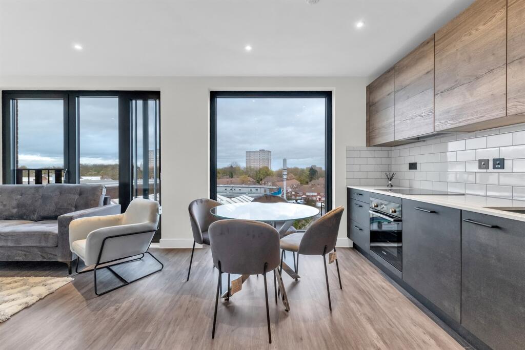 Additional image 4 of Belmont Wharf, Glasswater Locks, B4