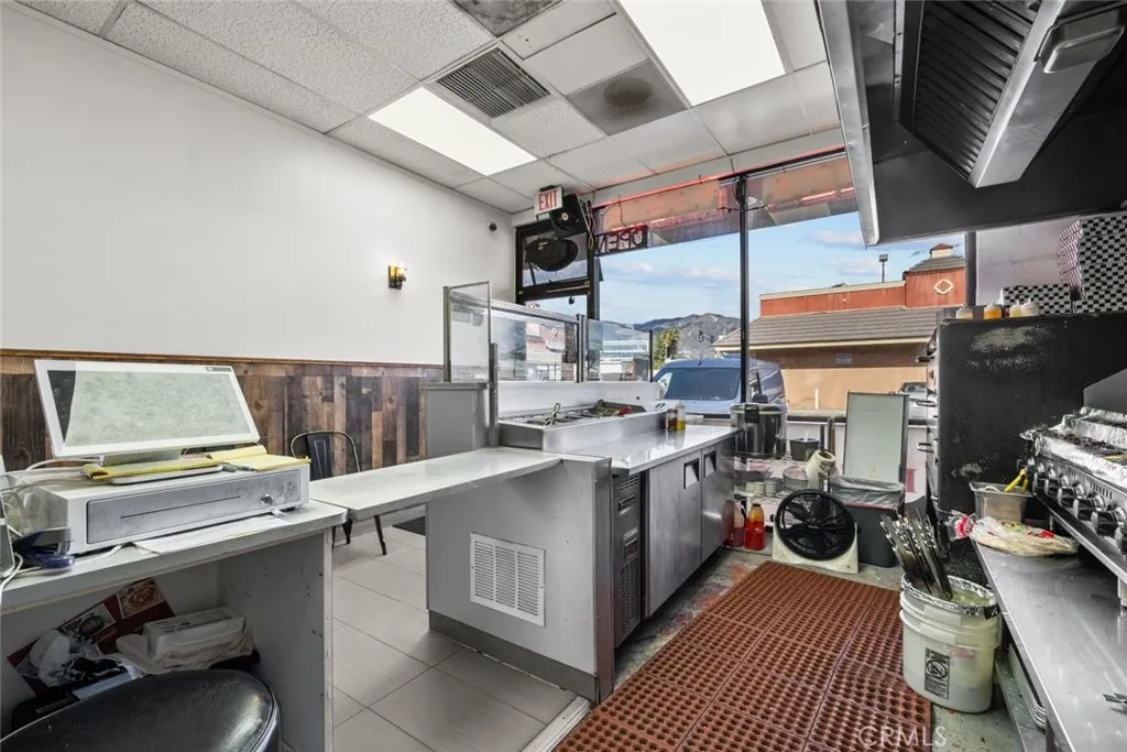 Additional image 66 of 101 N Victory Boulevard Unit E, Los Angeles, CA 91502