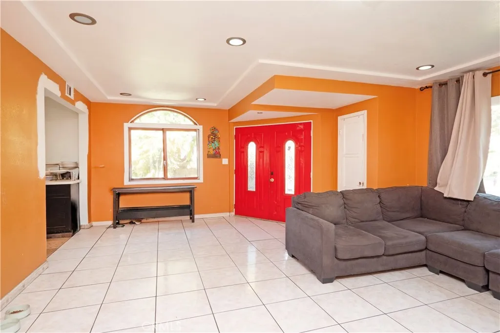 Additional image 13 of 2422 N Forest Ave, Santa Ana, CA 92706