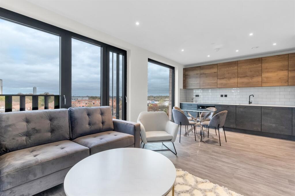 Additional image 3 of Belmont Wharf, Glasswater Locks, B4