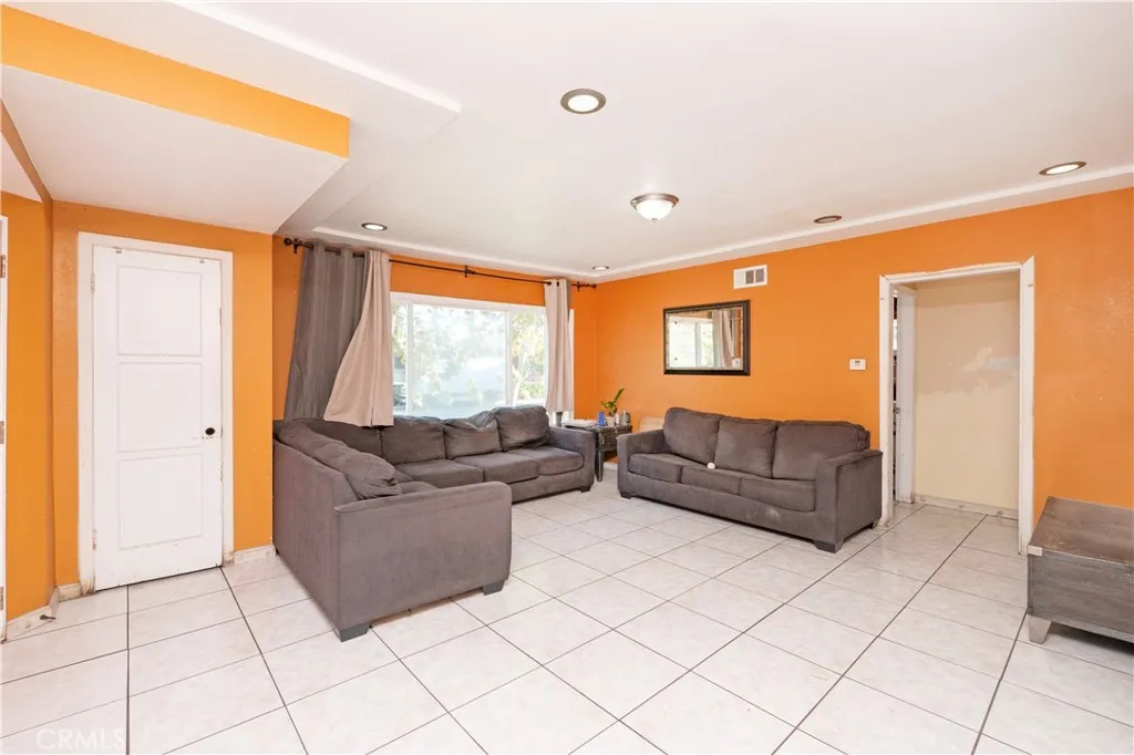 Additional image 8 of 2422 N Forest Ave, Santa Ana, CA 92706