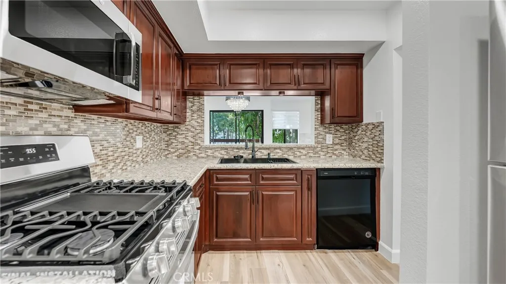 Additional image 6 of 527 E Elmwood Ave, Burbank, CA 91501