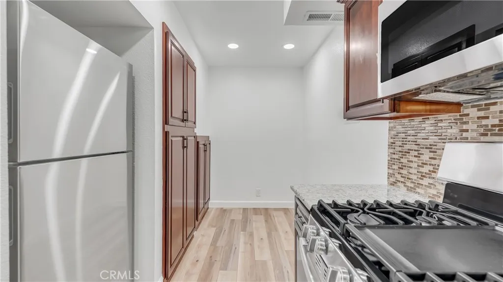 Additional image 25 of 527 E Elmwood Ave, Burbank, CA 91501