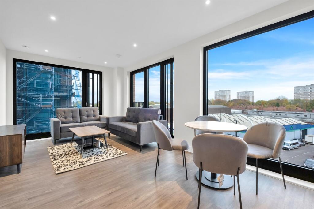 Belmont Wharf, Glasswater Locks, Pitt Street, B4