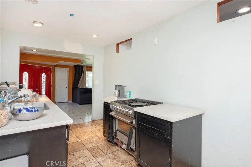 Additional image 11 of 2422 N Forest Ave, Santa Ana, CA 92706