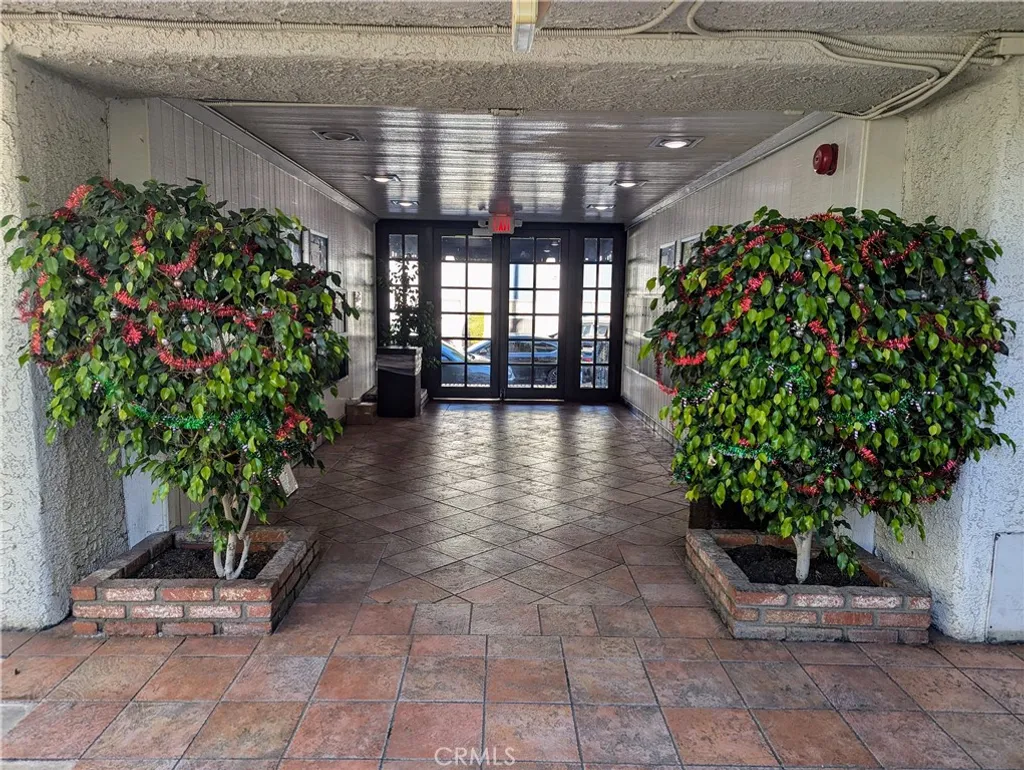 Additional image 3 of 18530 Hatteras St Unit 329, Tarzana, CA 91356