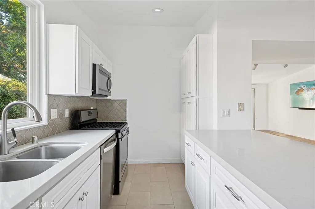 Additional image 11 of 305 Nassau Road, Costa Mesa, CA 92626