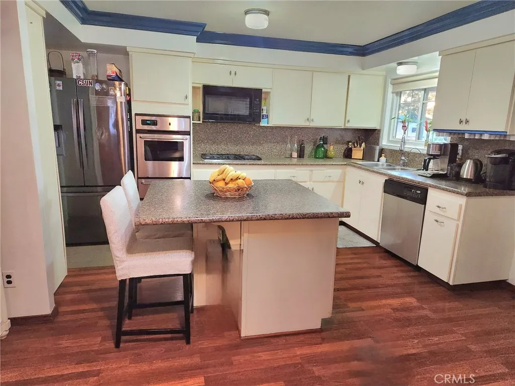 Additional image 3 of 19755 Steinway Street, Canyon Country, CA 91351