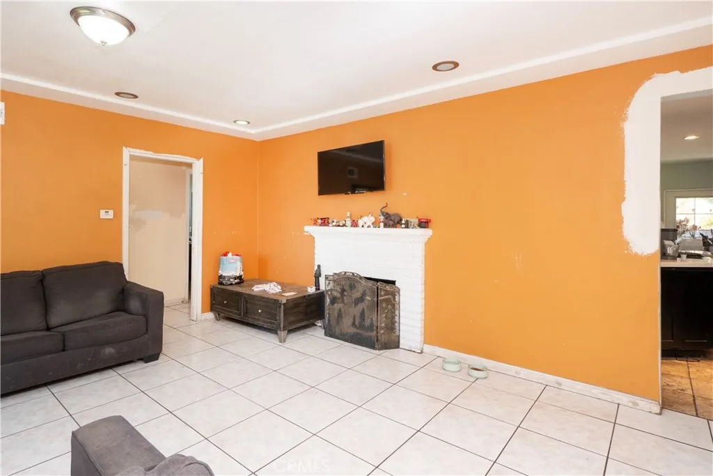 Additional image 42 of 2422 N Forest Ave, Santa Ana, CA 92706