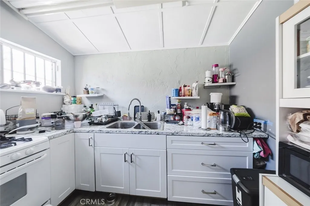 Additional image 52 of 2006 E Foothill Boulevard, Pasadena, CA 91107