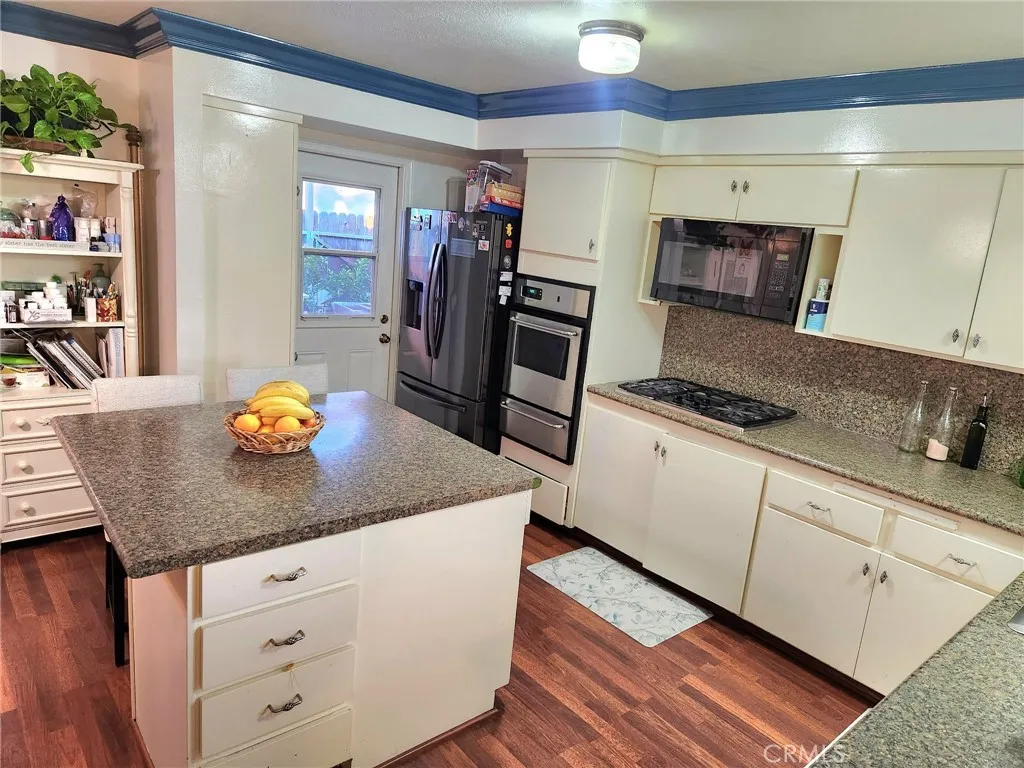 Additional image 9 of 19755 Steinway Street, Canyon Country, CA 91351