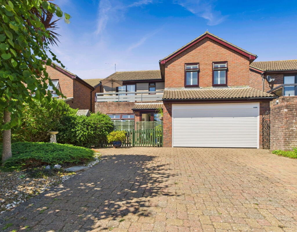 Cheviot Close, Salvington, Worthing BN13 2LL