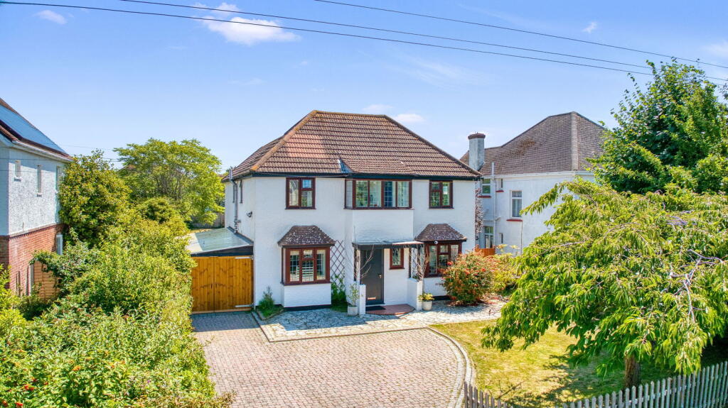 Rose Walk, Goring-by-sea, Worthing, BN12 4AT