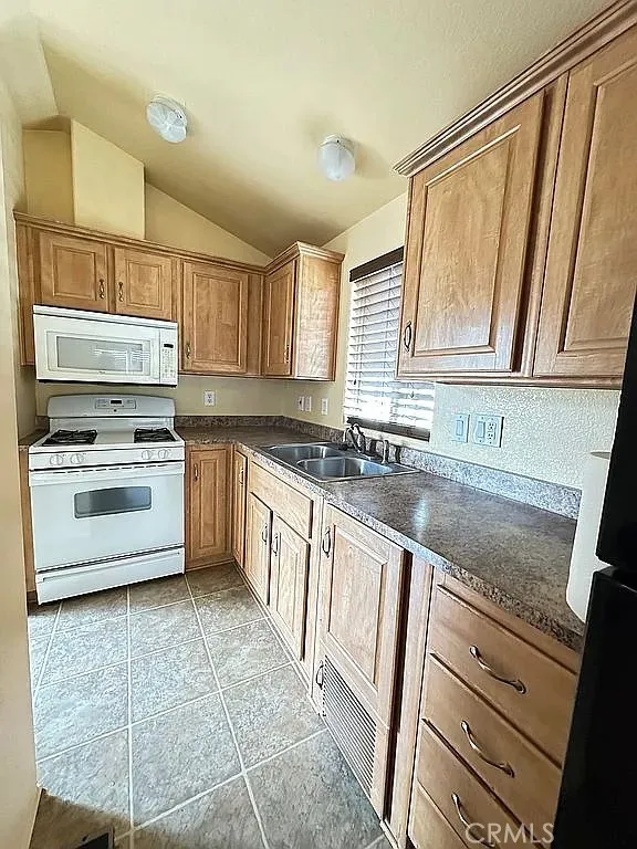 Additional image 14 of 32000 Riverside Drive Unit I1, Lake Elsinore, CA 92530