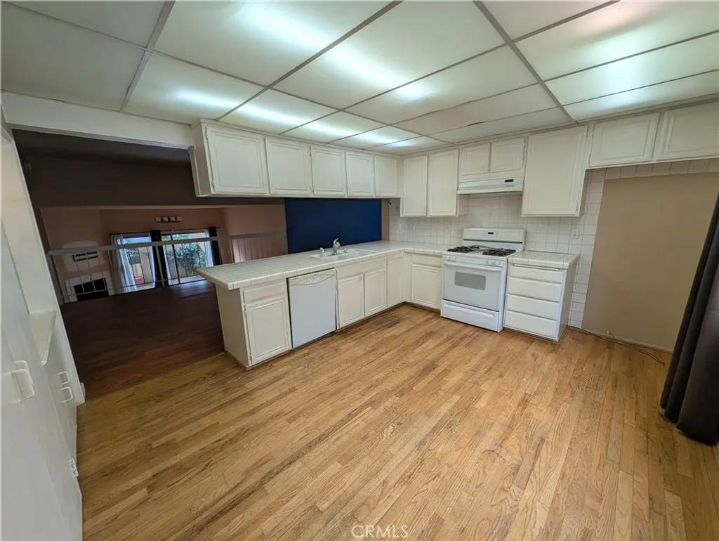 Additional image 9 of 18403 Collins, Tarzana, CA 91356