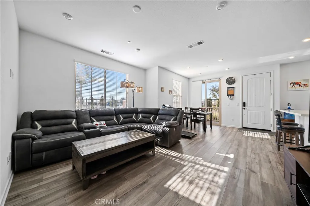 Additional image 4 of 981 W Clover Ave, Rialto, CA 92376