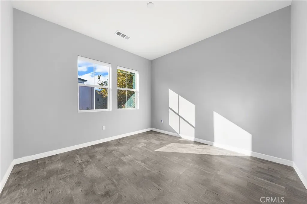 Additional image 43 of 115 Frame, Irvine, CA 92618