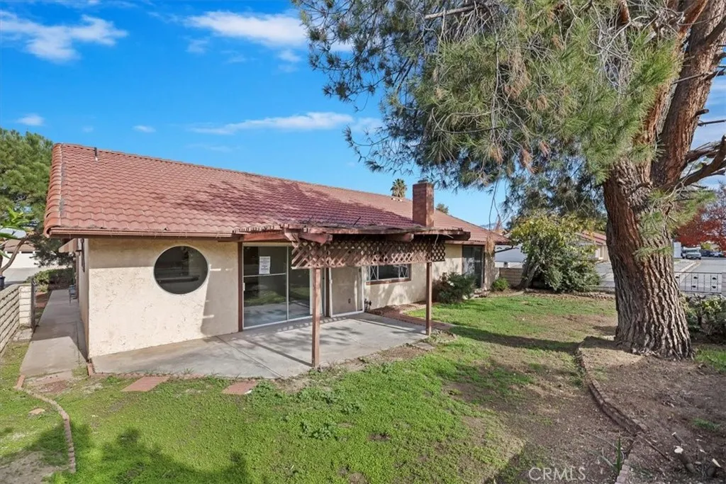 1825 Flame Tree Way, Hemet, CA 92545