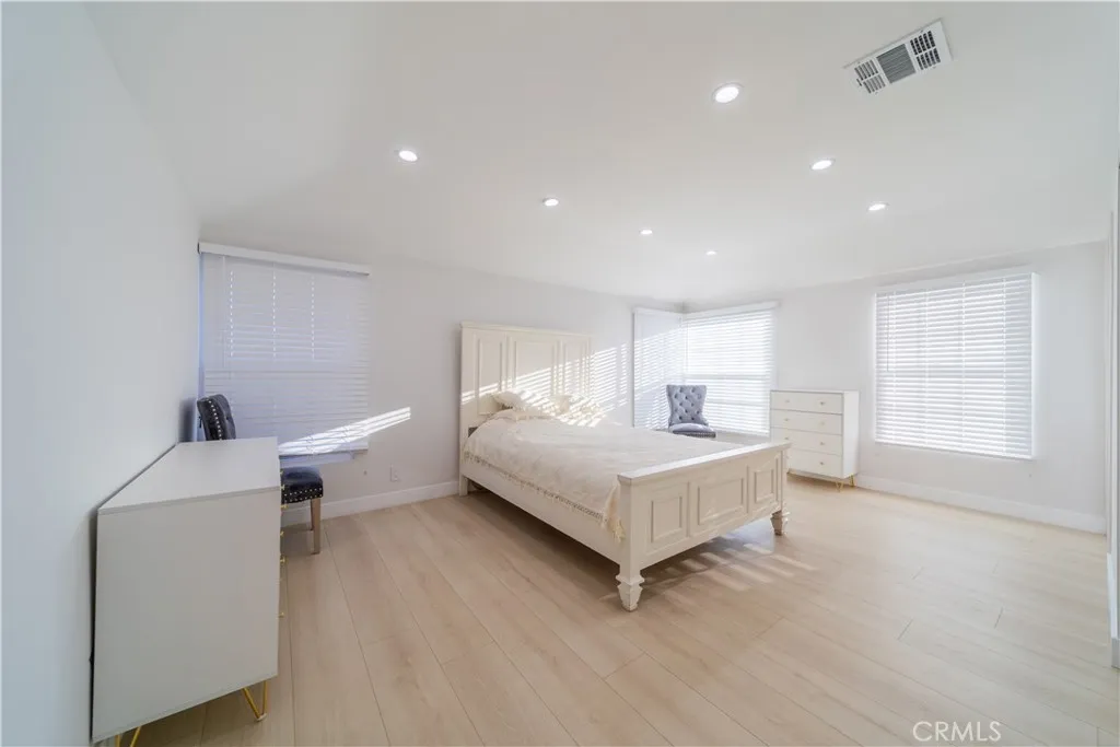 Additional image 47 of 902 E Walnut Avenue, Burbank, CA 91501