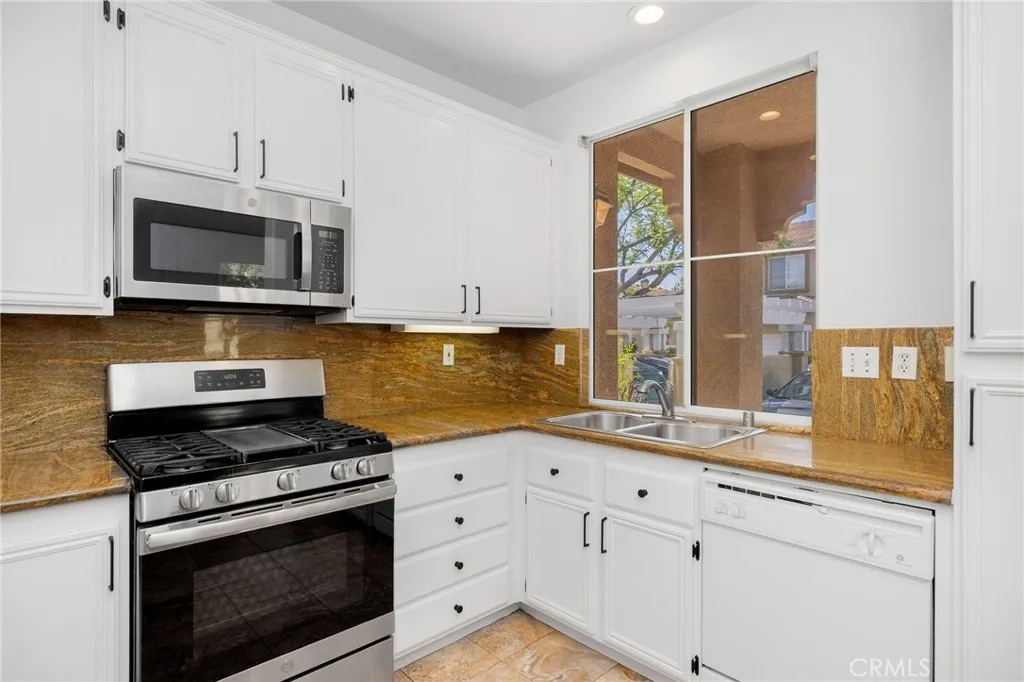 Additional image 22 of 448 N Londonderry Lane Unit D, Orange, CA 92869