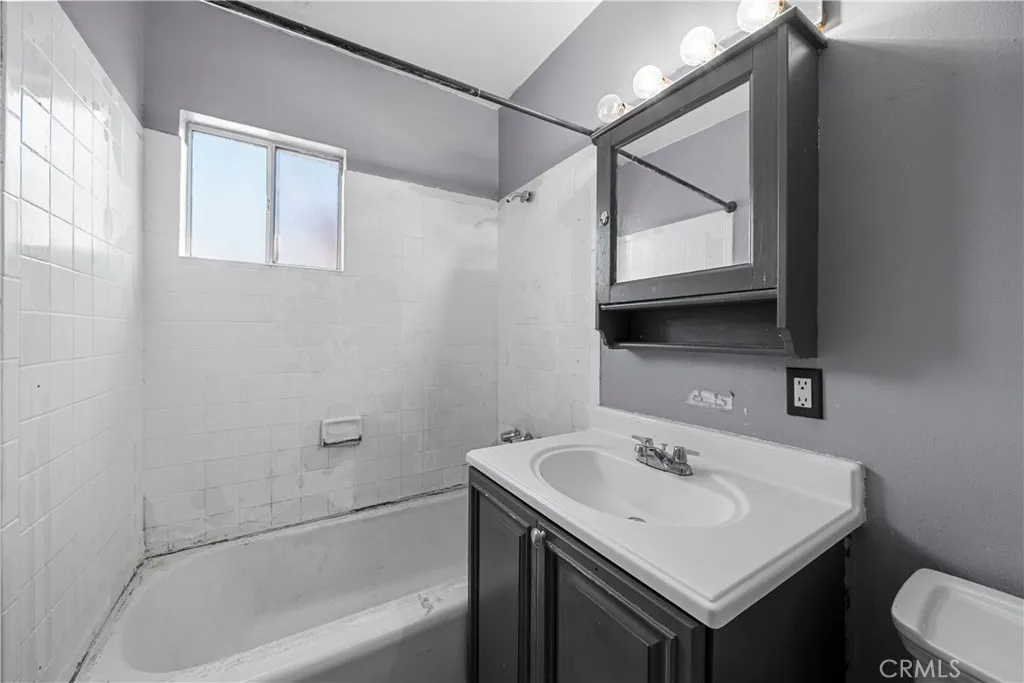 Additional image 63 of 6556 Satsuma, North Hollywood, CA 91606