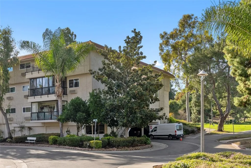 Additional image 3 of 2392 Via Mariposa W Unit 3B, Laguna Woods, CA 92637