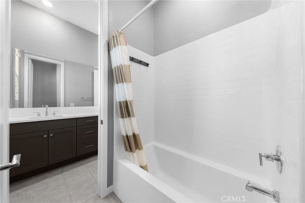 Additional image 111 of 115 Frame, Irvine, CA 92618