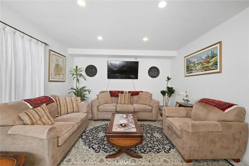 Additional image 42 of 7857 Embry Point Pt, San Diego, CA 92126