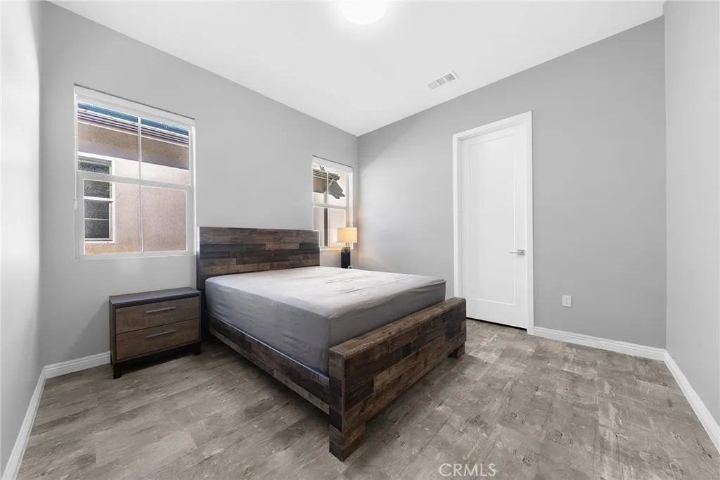 Additional image 40 of 115 Frame, Irvine, CA 92618