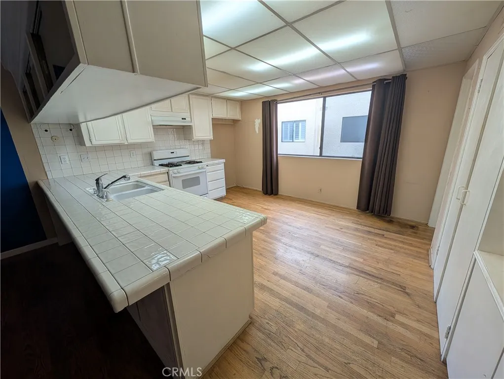 Additional image 23 of 18403 Collins, Tarzana, CA 91356