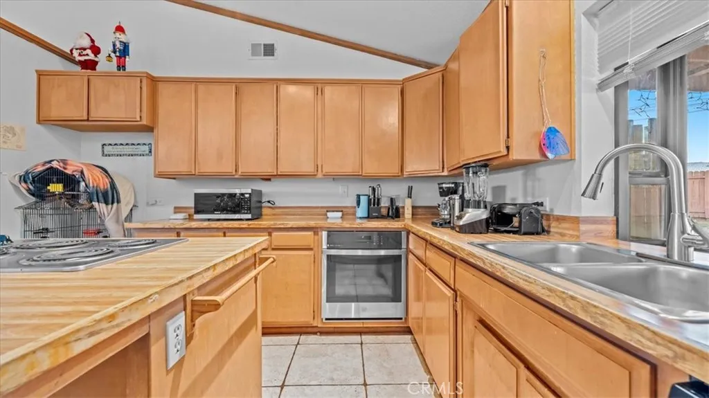 Additional image 14 of 16043 Saint Timothy Road, Apple Valley, CA 92307