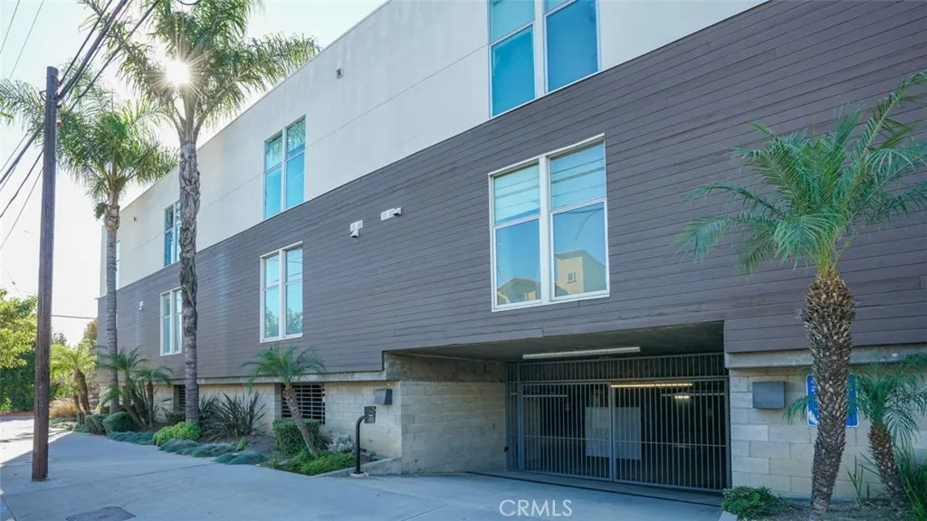 Additional image 2 of 4705 Whitsett Unit 106, Studio City, CA 91604