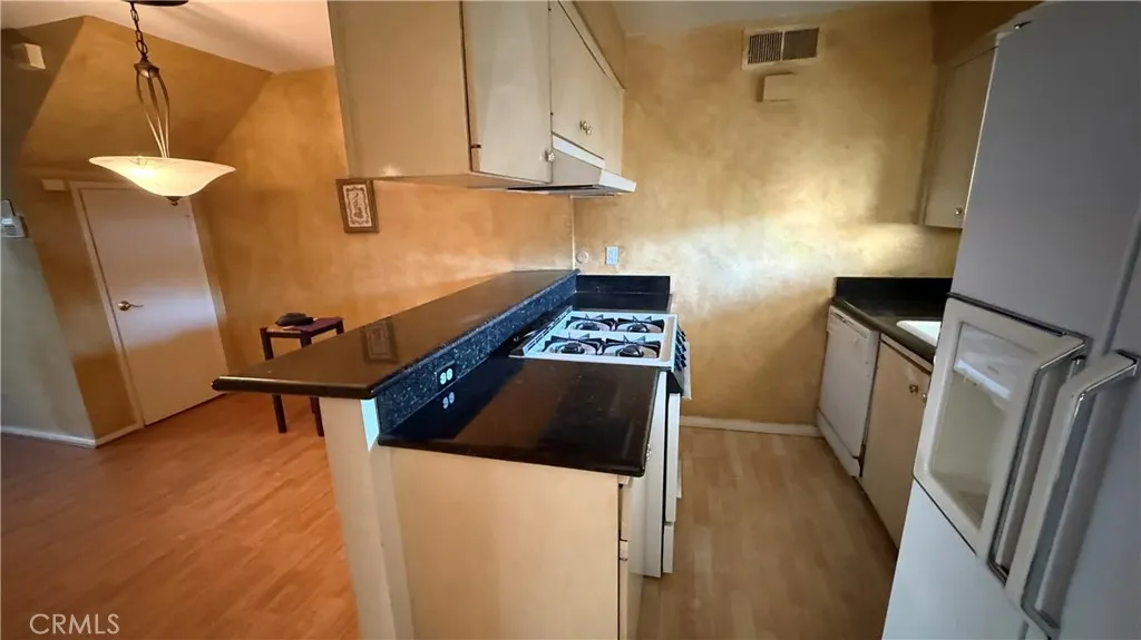 Additional image 8 of 22049 Oxnard, Woodland Hills, CA 91367