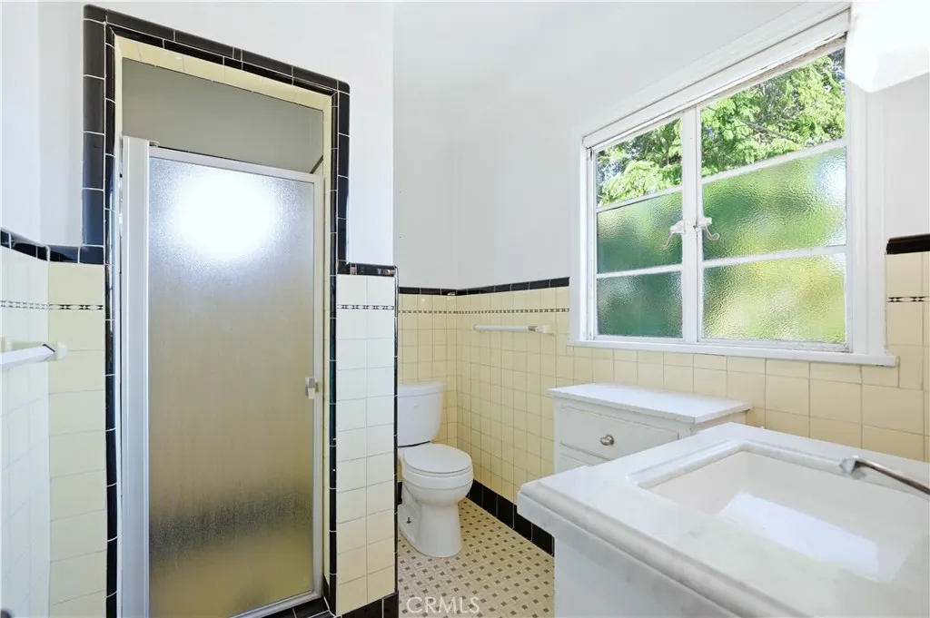 Additional image 103 of 790 Santiago Ave, Long Beach, CA 90804