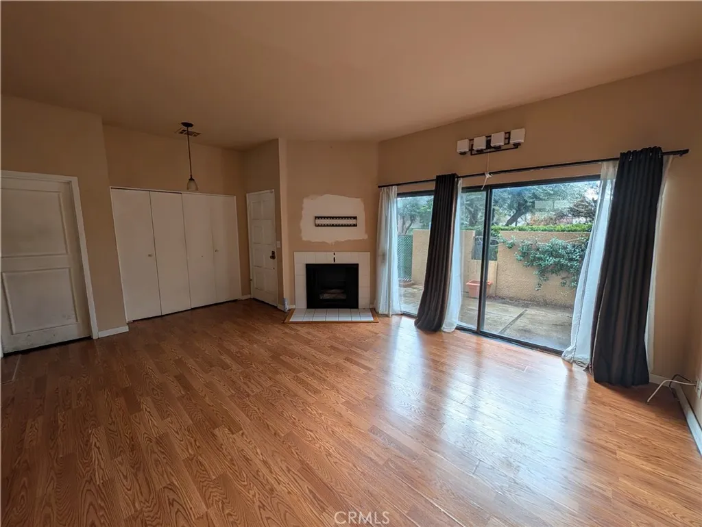 Additional image 4 of 18403 Collins, Tarzana, CA 91356