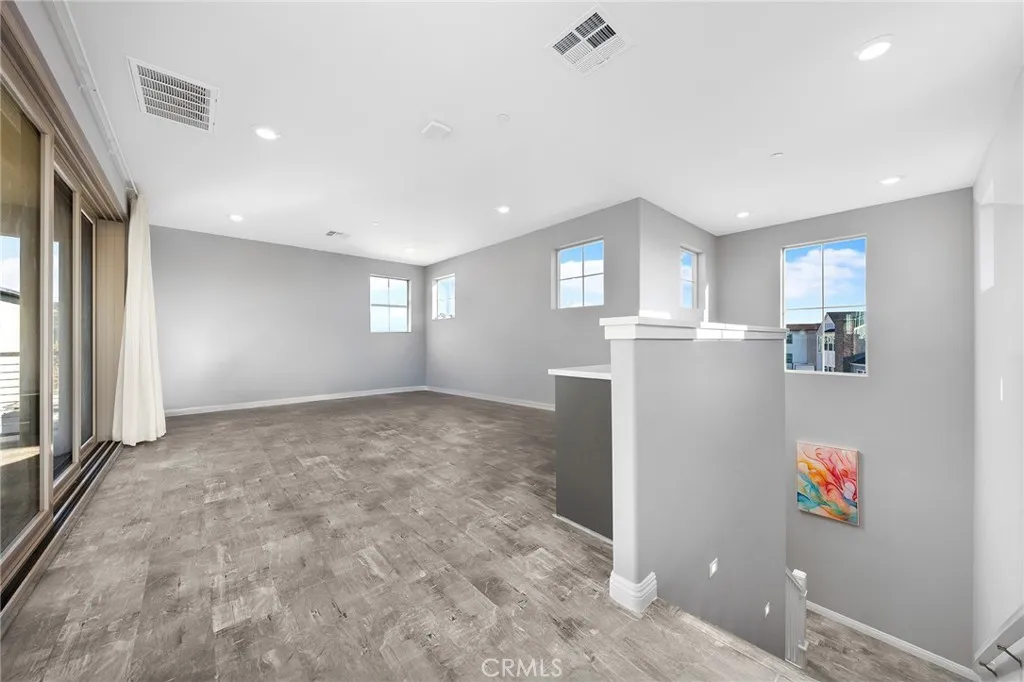 Additional image 48 of 115 Frame, Irvine, CA 92618