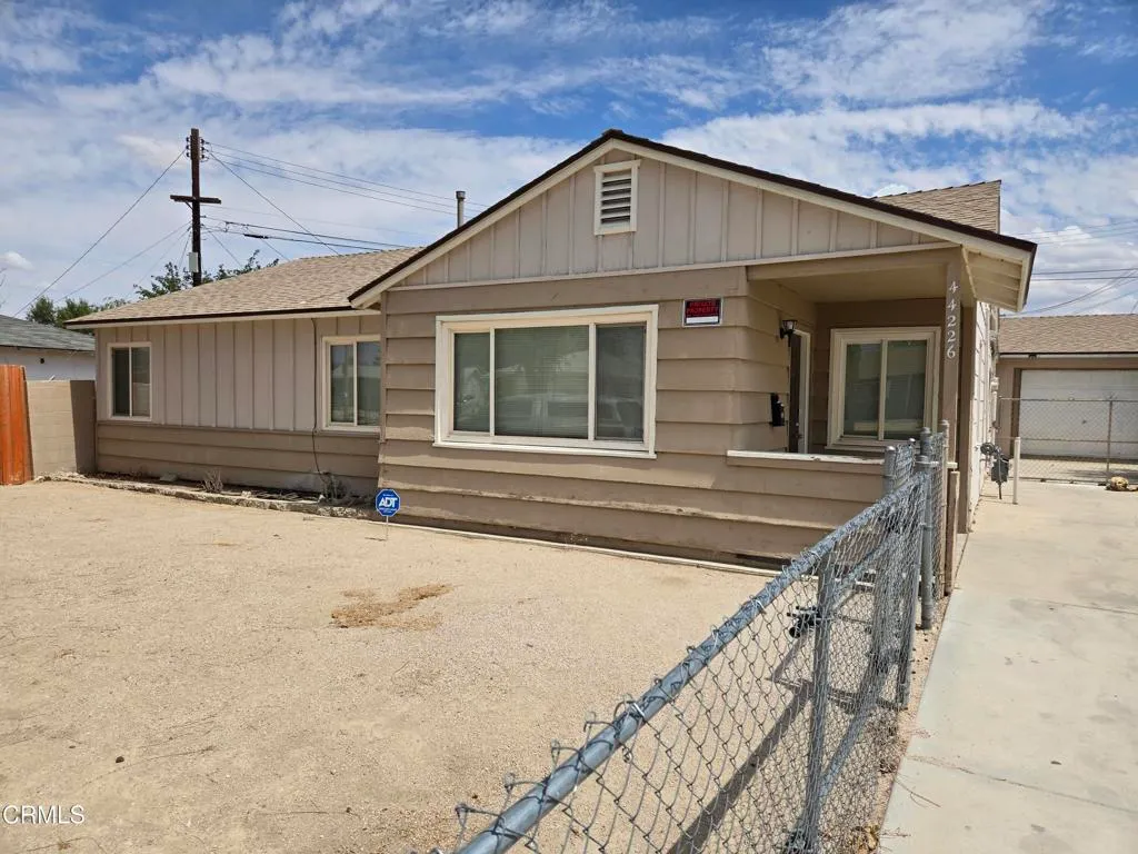 Additional image 2 of 44226 2nd Street E, Lancaster, CA 93535