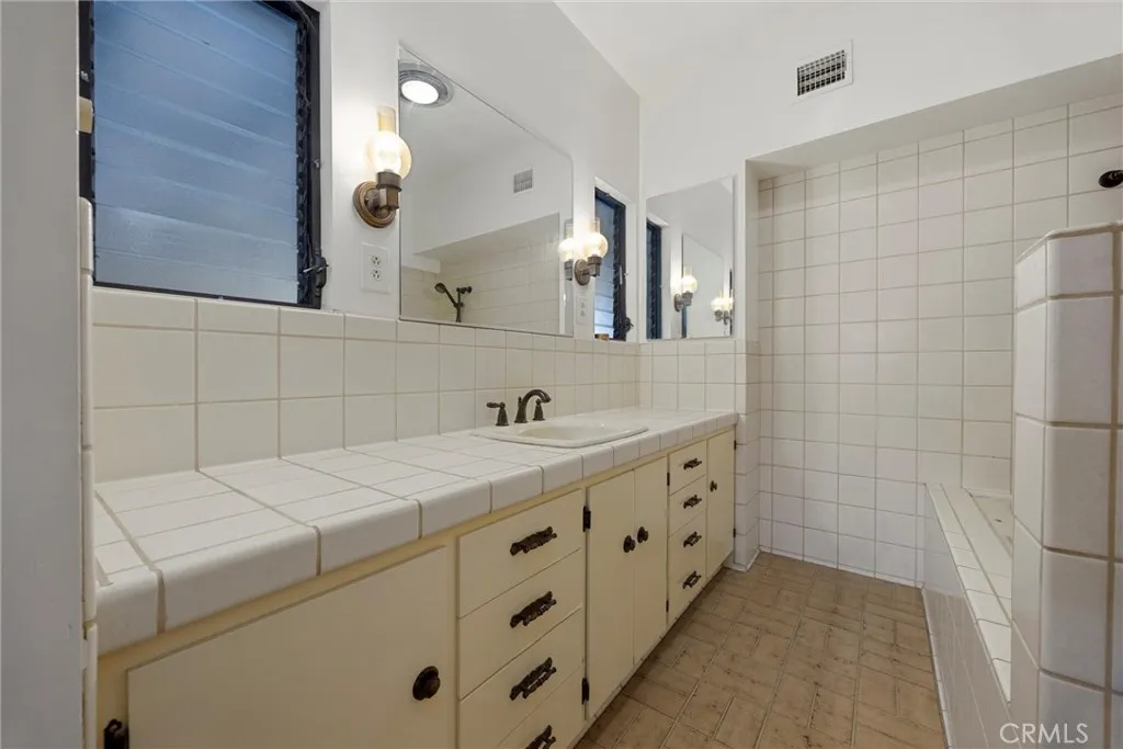 Additional image 18 of 240 S Real Rd, Bakersfield, CA 93309